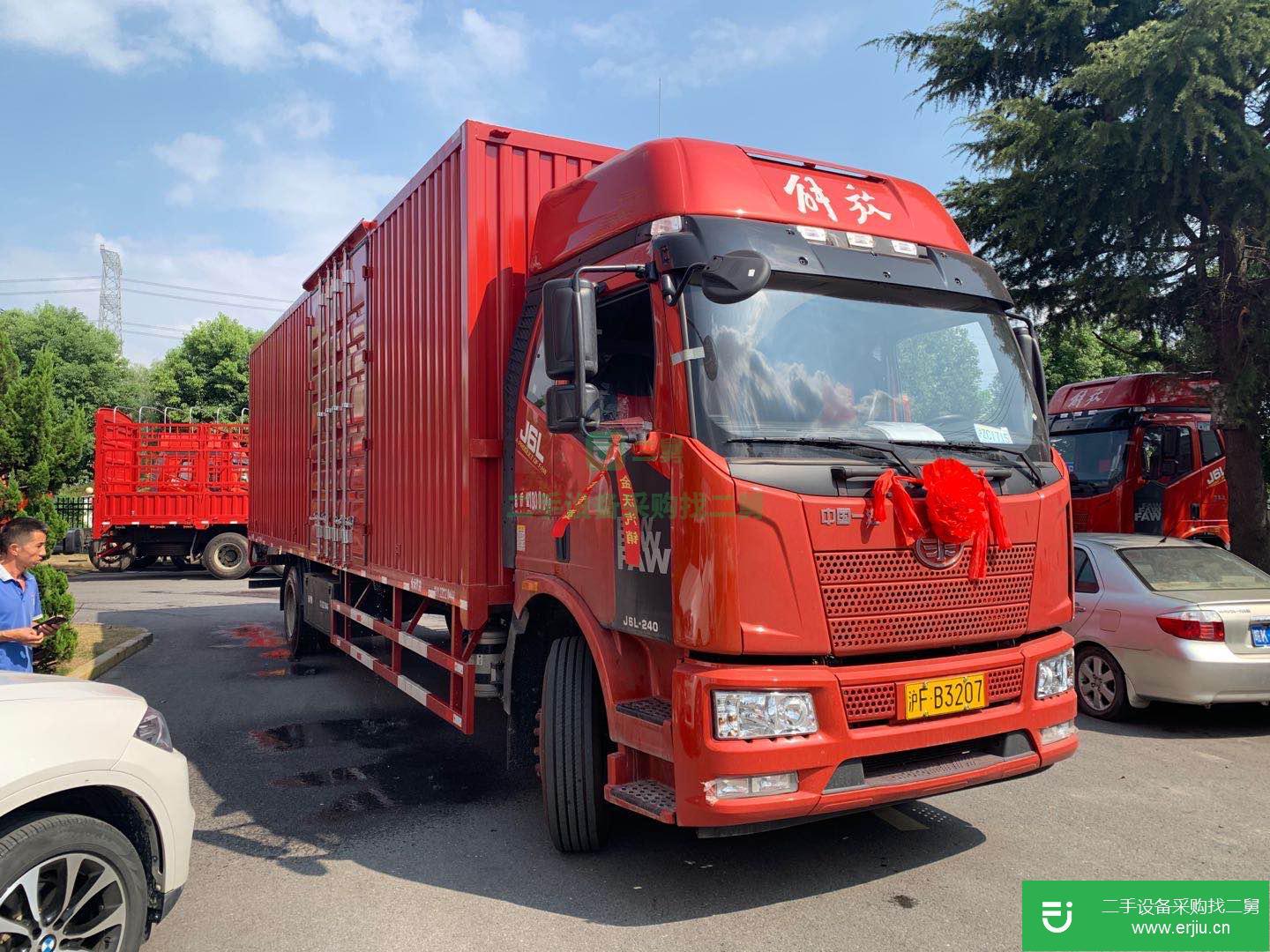 上海出售二手一汽解放240馬力國五箱式貨車