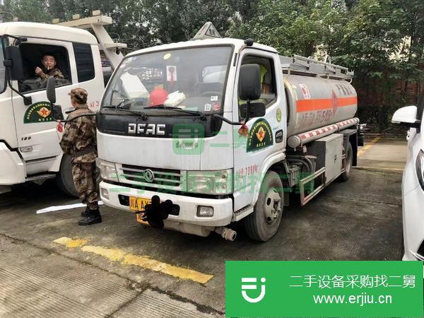 福建出售二手國(guó)五5噸油罐車(chē)可提檔
