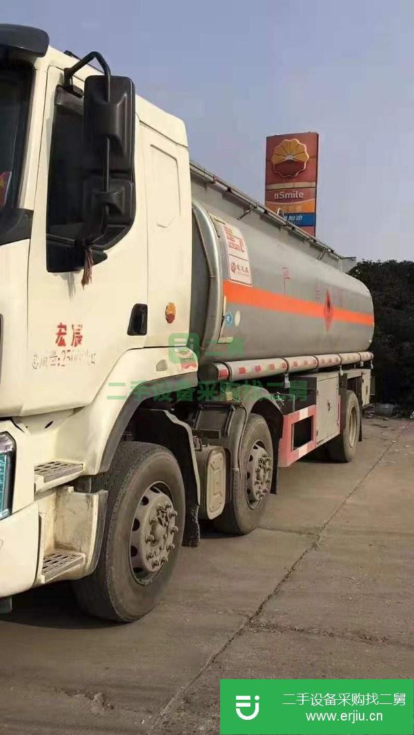 湖北出售二手柳汽乘龍小三軸油罐車玉柴240馬力手續(xù)齊全