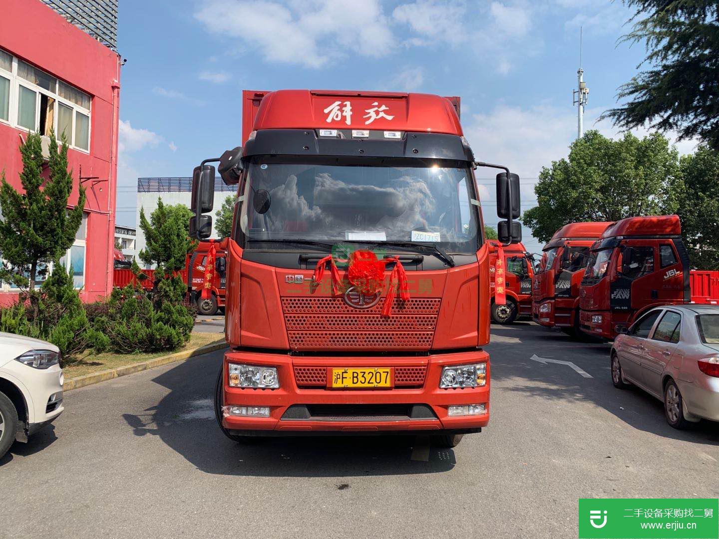 上海出售二手一汽解放240馬力國五箱式貨車