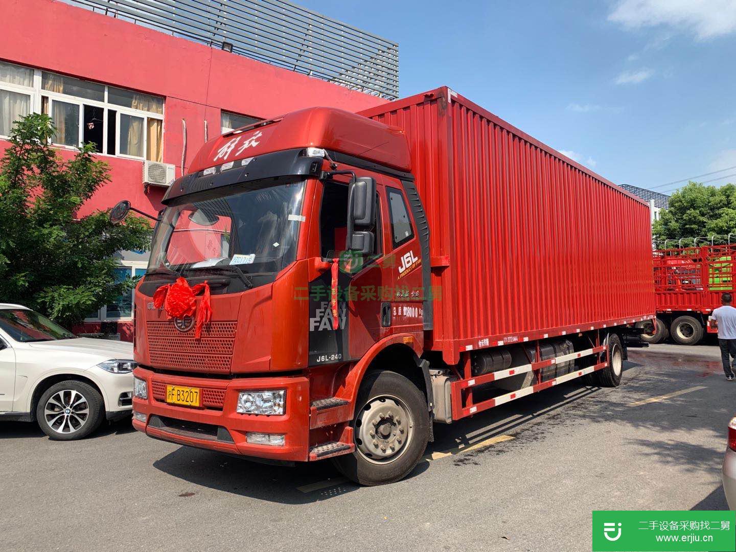 上海出售二手一汽解放240馬力國五箱式貨車