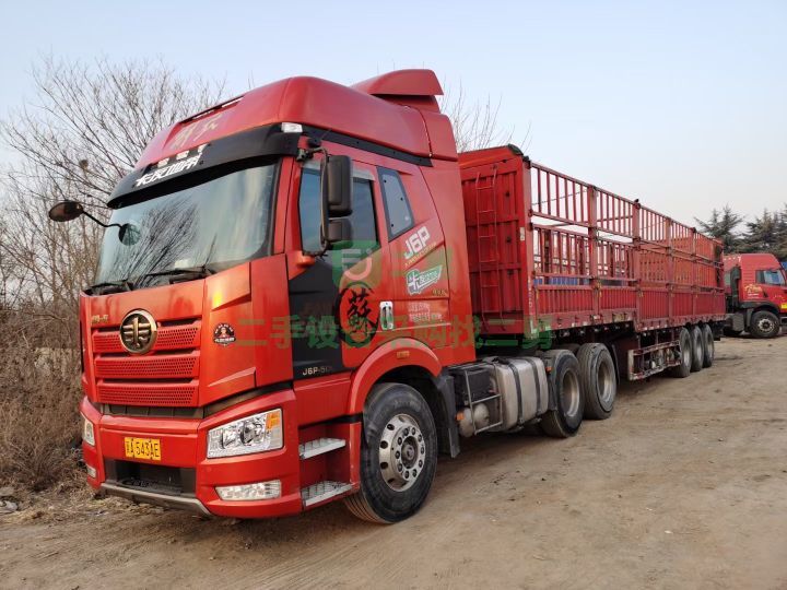 出售三年兩個月解放J6P/500馬力牽引車，國五雙驅，支持分期掛靠