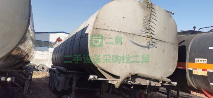 出售二手的17年的道路瀝青灌半掛車