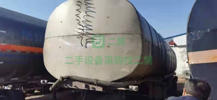 出售二手的17年的道路瀝青灌半掛車