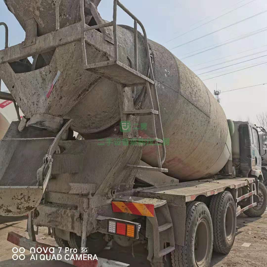 出售一臺國五大8方，小雙橋攪拌車，重汽豪曼