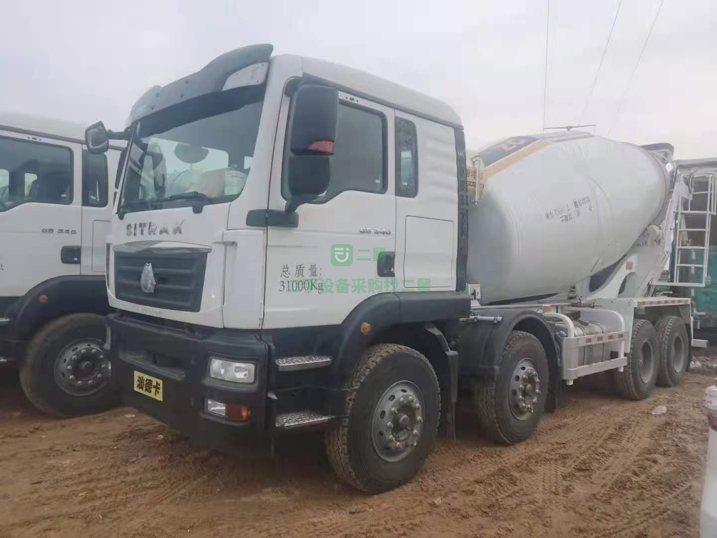 出售一臺重汽頂配汕德卡國五排放攪拌車，唐山鴻達十四方攪拌車