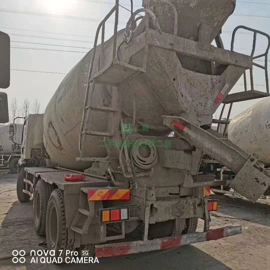 出售一臺國五大8方，小雙橋攪拌車，重汽豪曼