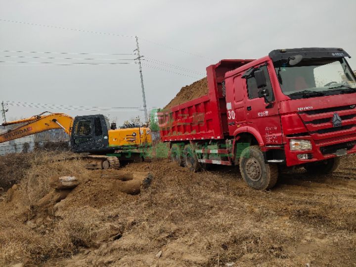 山東出售二手14年的國四豪沃后八輪自卸車