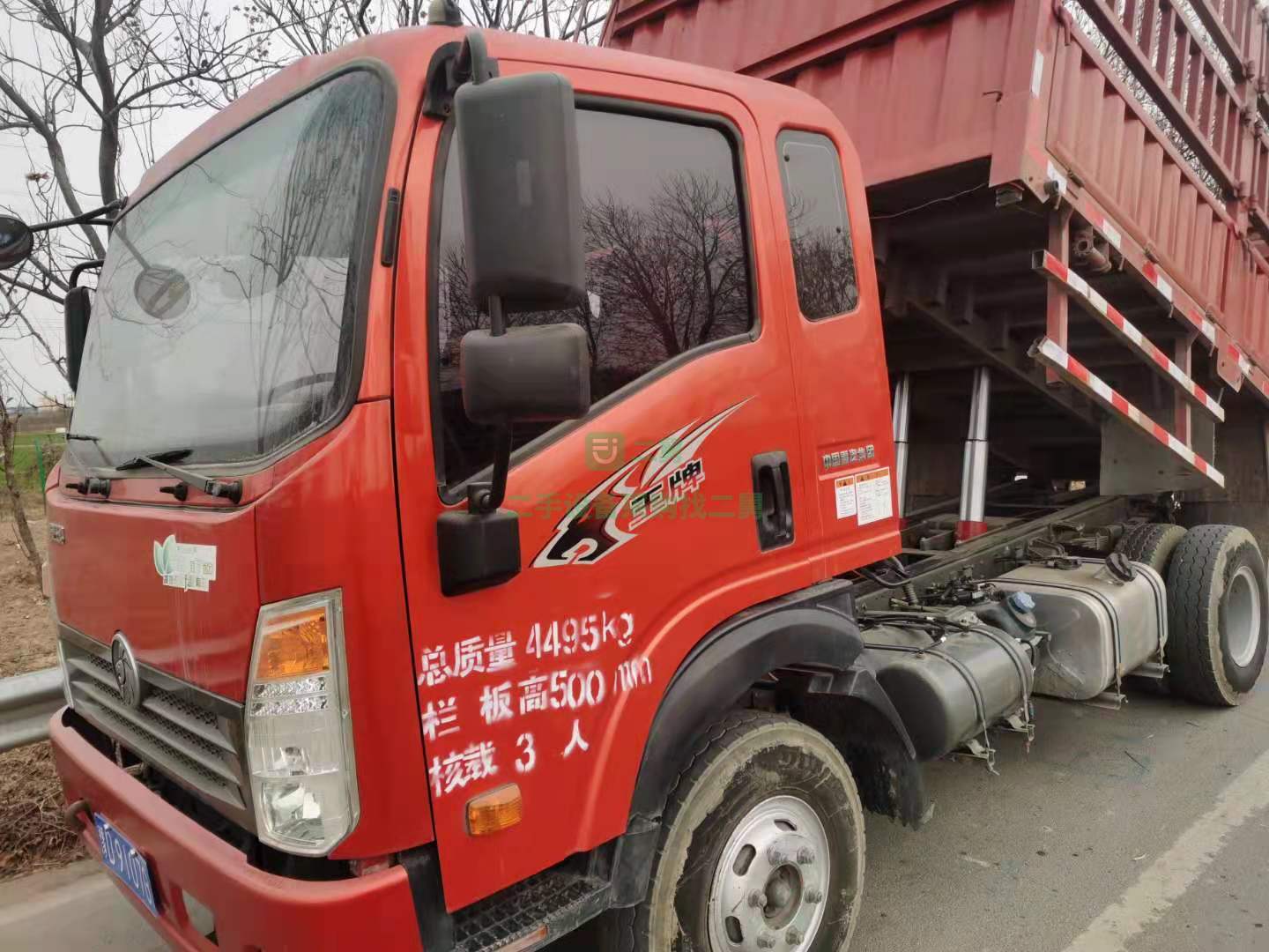 出售2018年5月的重汽王牌4.2米輕型倉柵式貨車