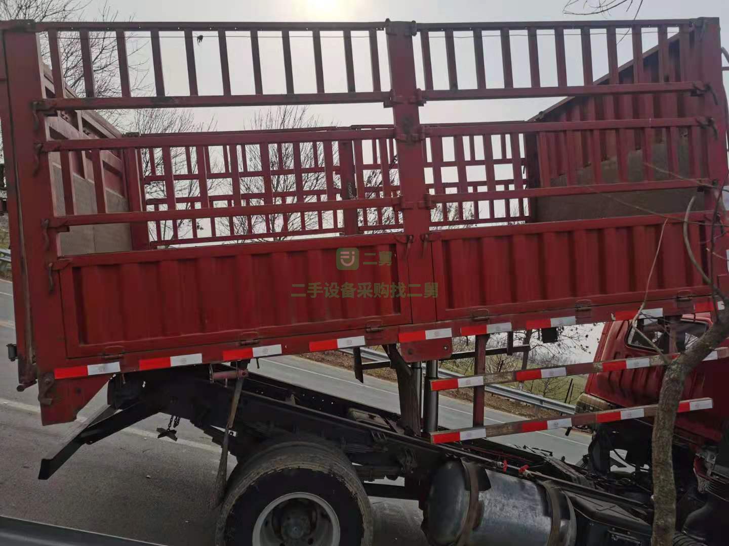 出售2018年5月的重汽王牌4.2米輕型倉柵式貨車