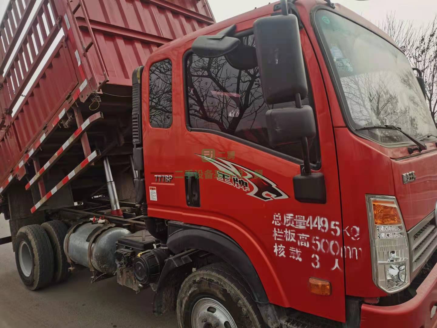 出售2018年5月的重汽王牌4.2米輕型倉柵式貨車