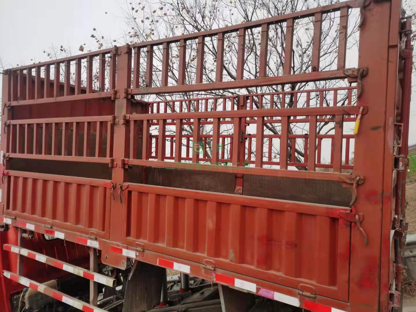 出售2018年5月的重汽王牌4.2米輕型倉柵式貨車