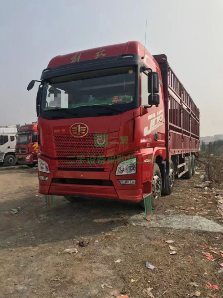 出售解放JH6貨車前四后八9.6米，400馬力濰柴，19年8月國五帶全保