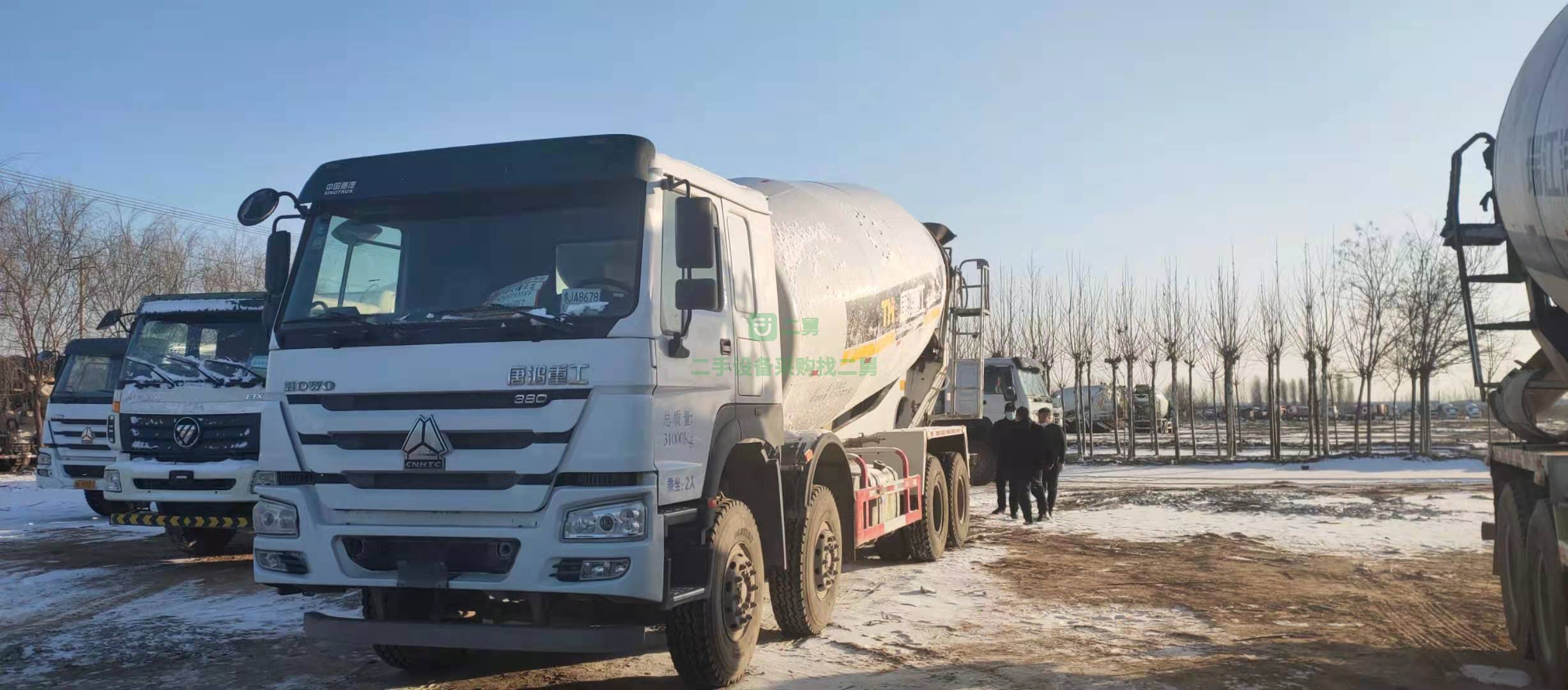 出售一臺19年大二十方大罐上戶攪拌車，車況精品，輪胎九層