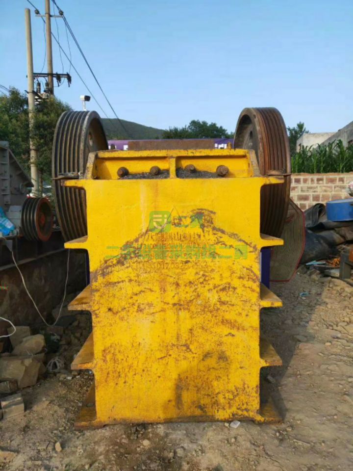 出售18年的山東黑山750*1060鄂式破碎機