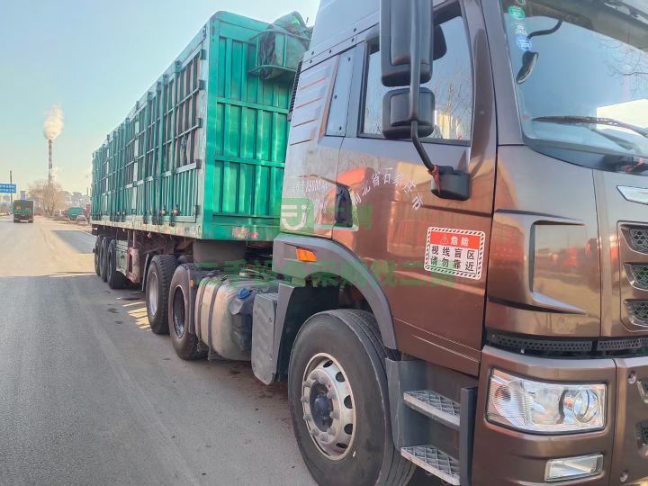 出售解放捍衛400馬力牽引車兩年正全保險