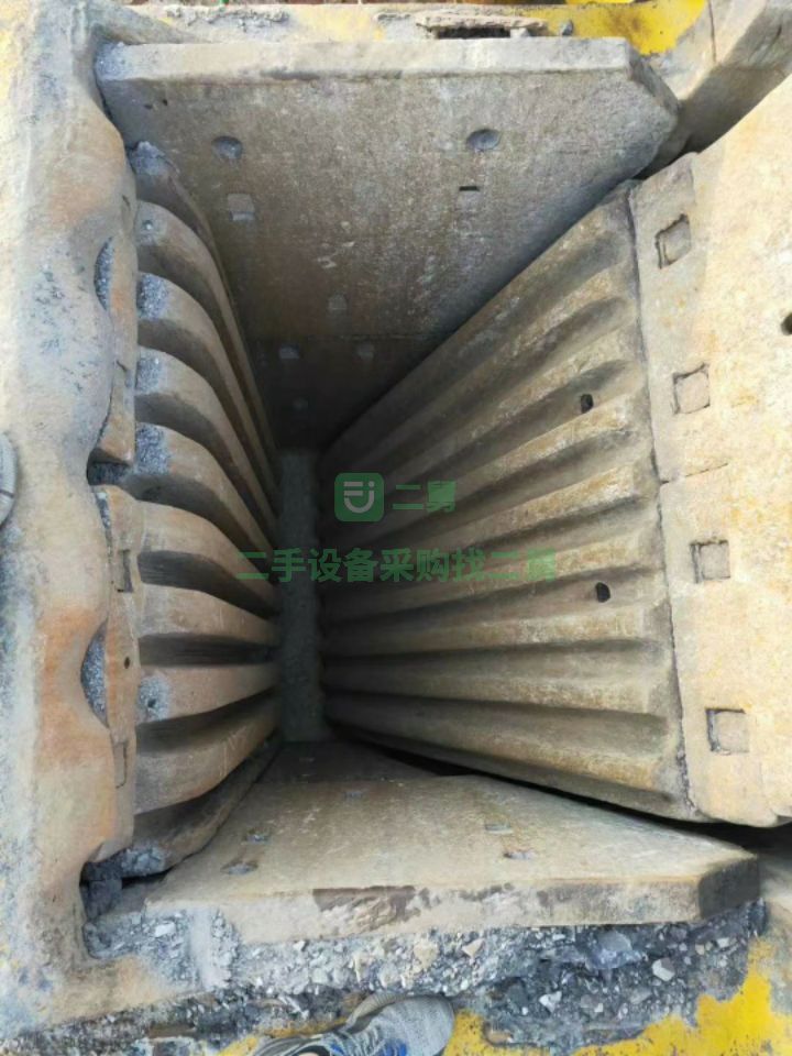 出售18年的山東黑山750*1060鄂式破碎機