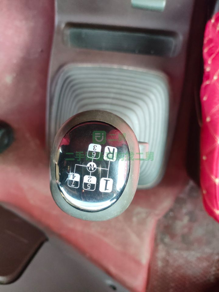 出售18年的東風天龍旗艦520馬力牽引車