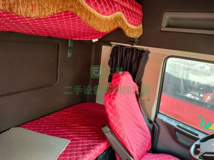 出售18年的東風天龍旗艦520馬力牽引車