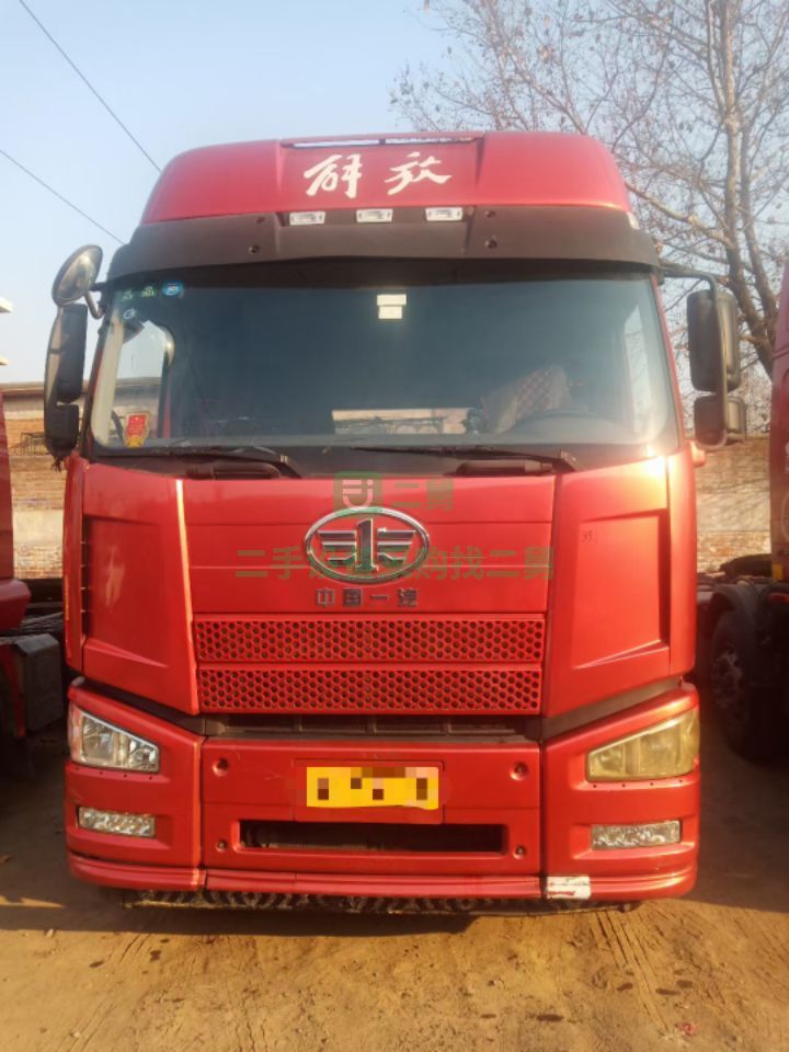 出售15年10月解放J6牽引車420馬力國四單驅，全保險精品車況原版