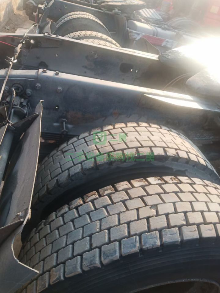 出售15年10月解放J6牽引車420馬力國四單驅，全保險精品車況原版
