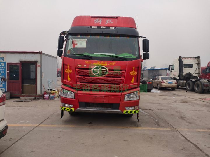 出售一汽解放J6p牽引車420馬力，錫柴發(fā)動機一汽解放變速箱