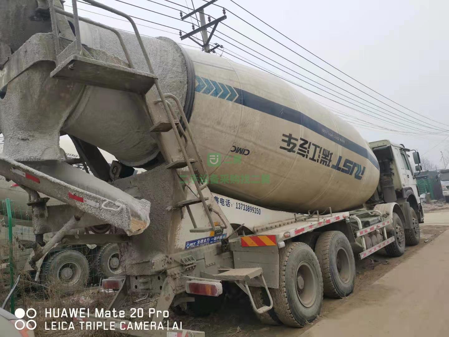出售一臺17年豪沃重汽發(fā)動機(jī)攪拌車，純進(jìn)口PMP減速機(jī)