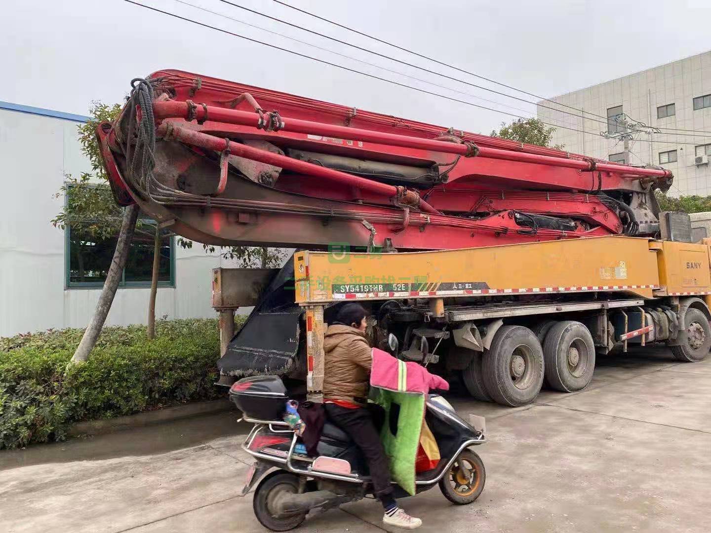 出售一臺11年奔馳底盤泵車，三一上莊52米