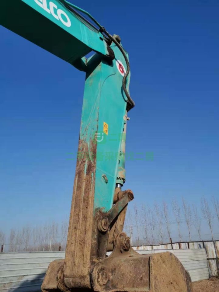 出售14年的二手七成新的挖掘機(jī)神鋼210超8
