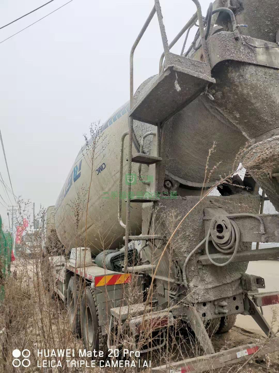 出售一臺17年豪沃重汽發(fā)動機(jī)攪拌車，純進(jìn)口PMP減速機(jī)