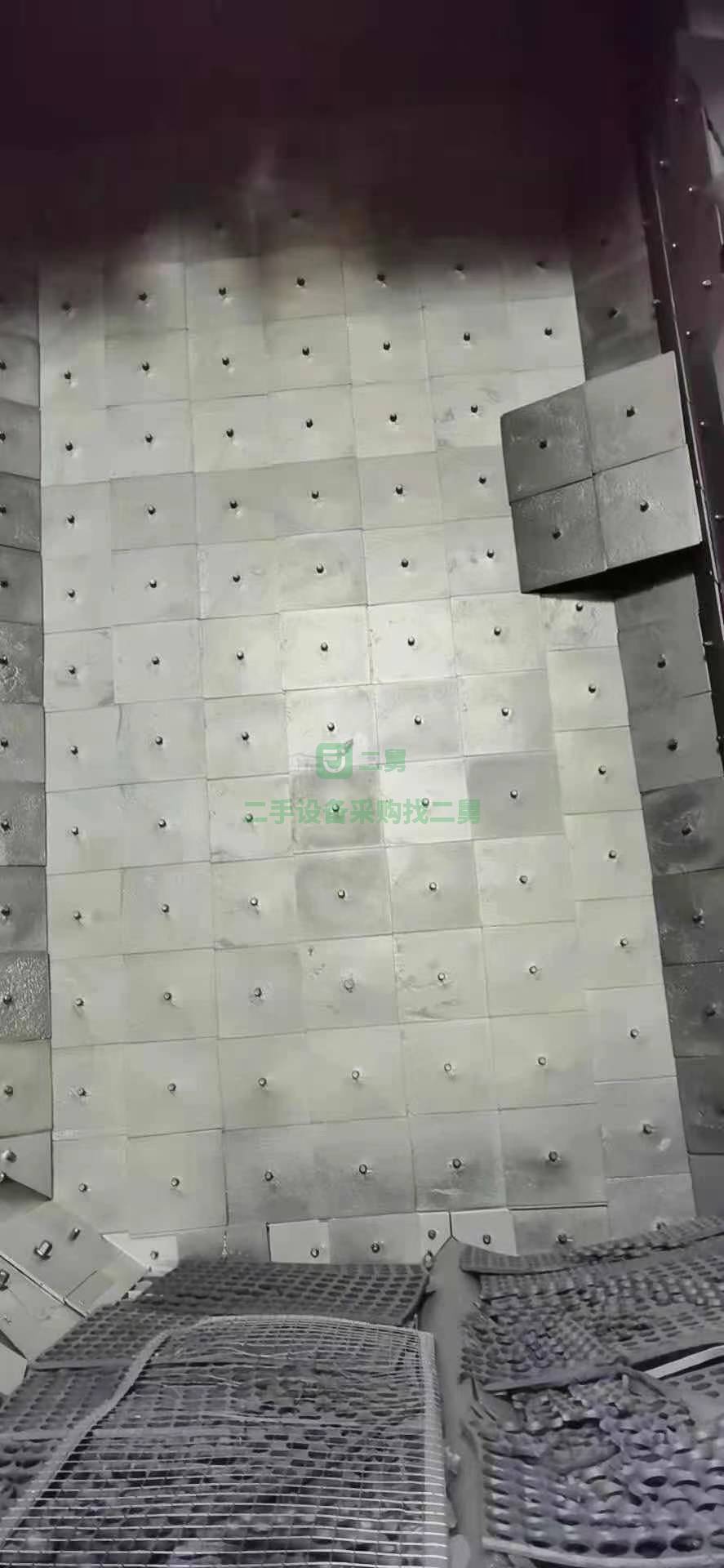 出售一臺雙吊鉤拋丸機，門口3×3米門高4.8米