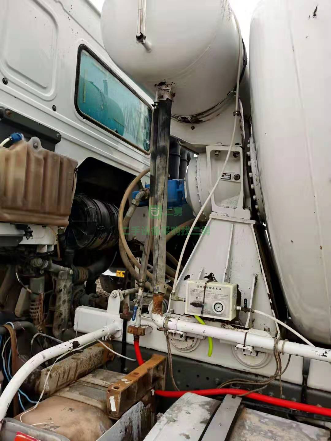 出售一臺18年豪沃亞特  大十四方攪拌車