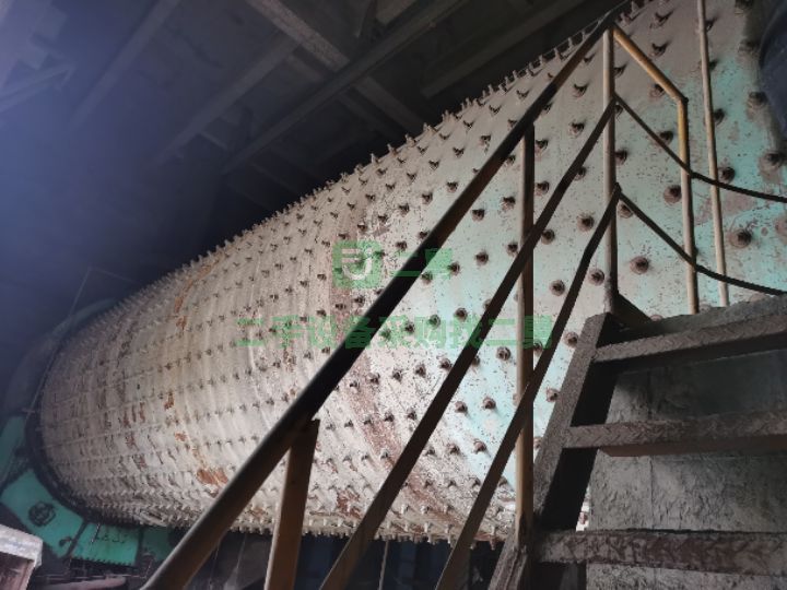 四川出售二手的九成新的4.2米乘13米滑履球磨機