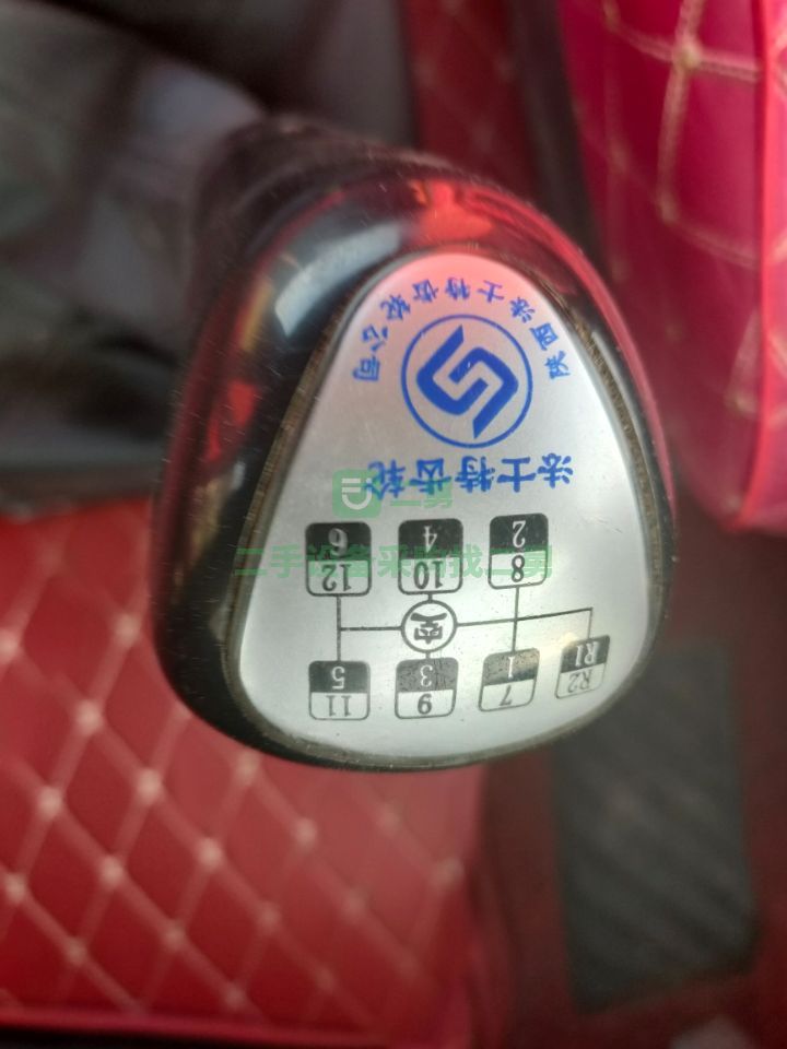 出售二手九成新的青島解放悍威400馬力牽引車