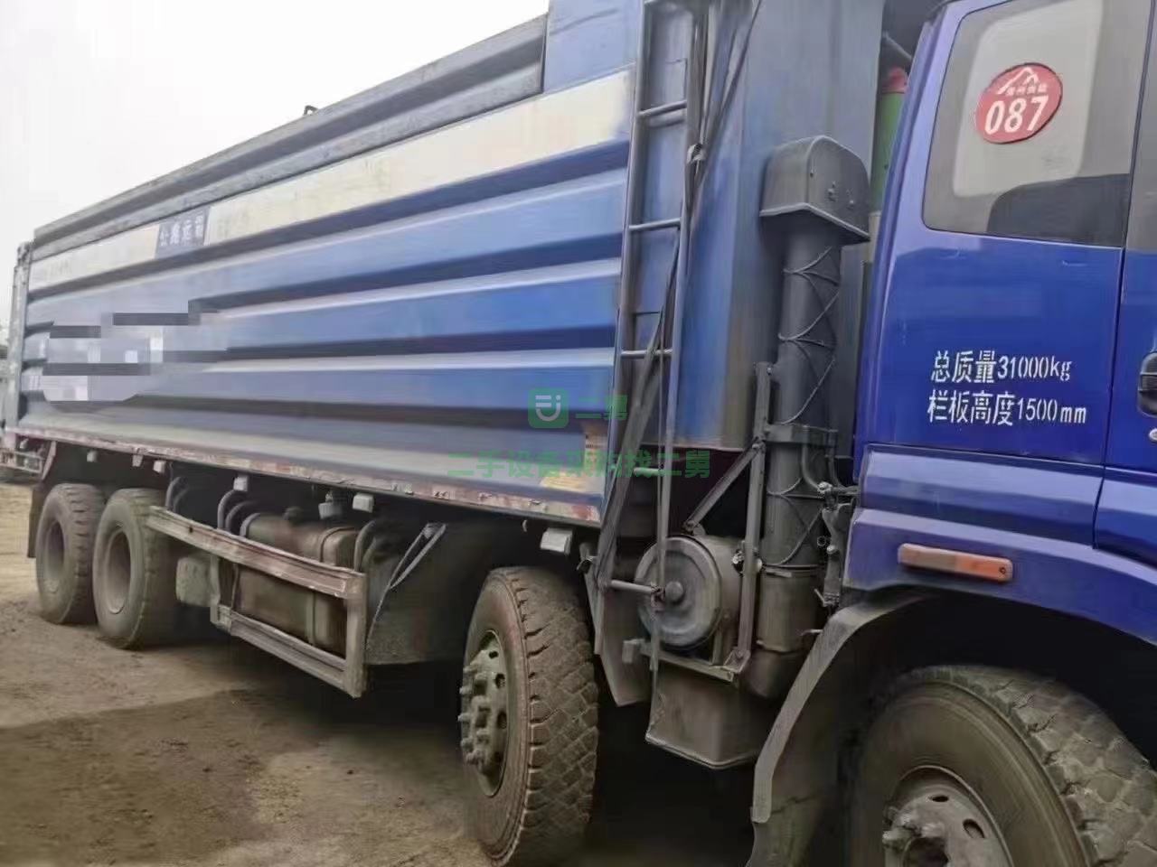 出售18年底歐曼輕型前四后八自卸車，350馬力