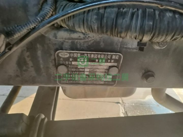 出售二手九成新的青島解放悍威400馬力牽引車