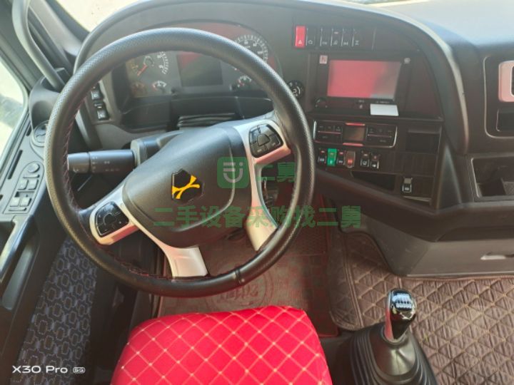出售二手的八成新的汕德卡540牽引車