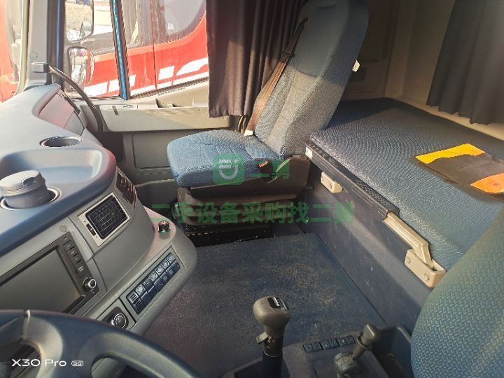 出售二手的九成新的上汽紅巖杰獅重卡牽引車