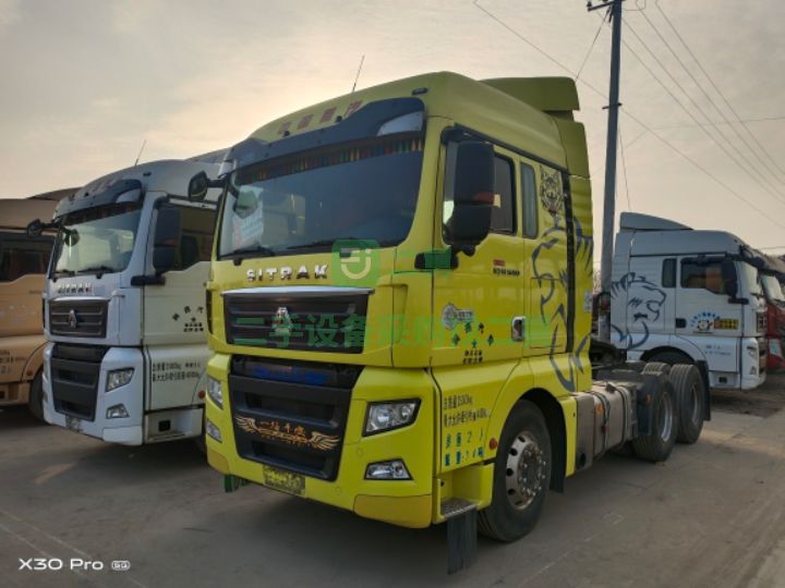 出售二手的八成新的汕德卡540牽引車