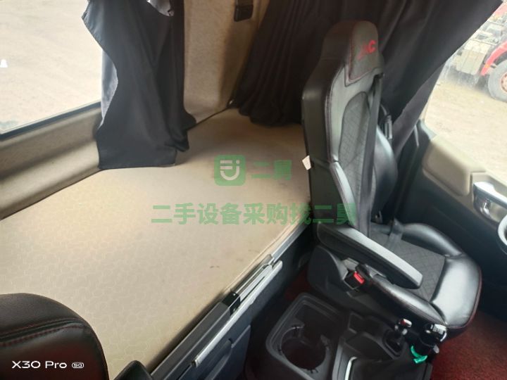 出售二手的18年的原版精品江淮重卡牽引車
