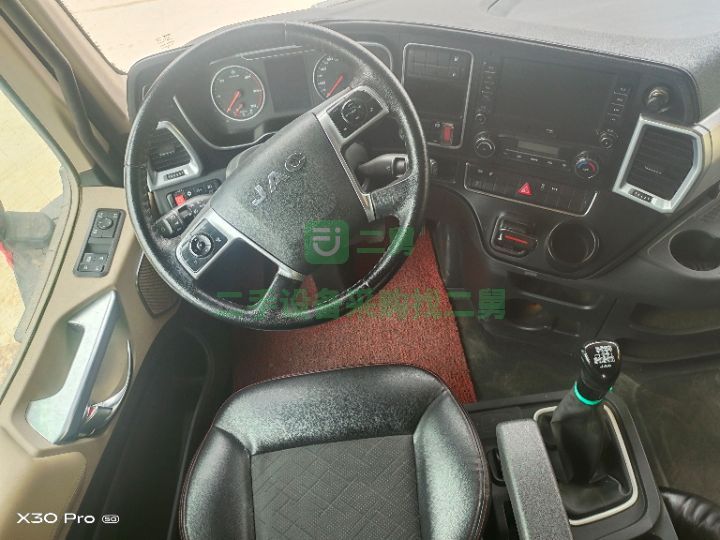出售二手的18年的原版精品江淮重卡牽引車
