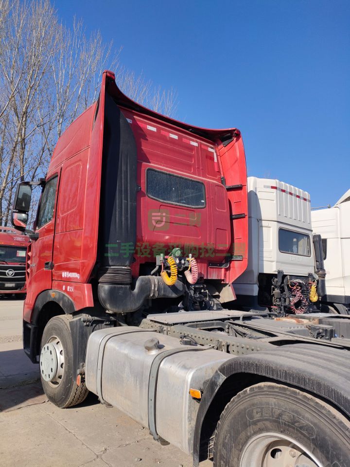 出售二手九成新的重汽豪沃T7H/540馬力牽引車