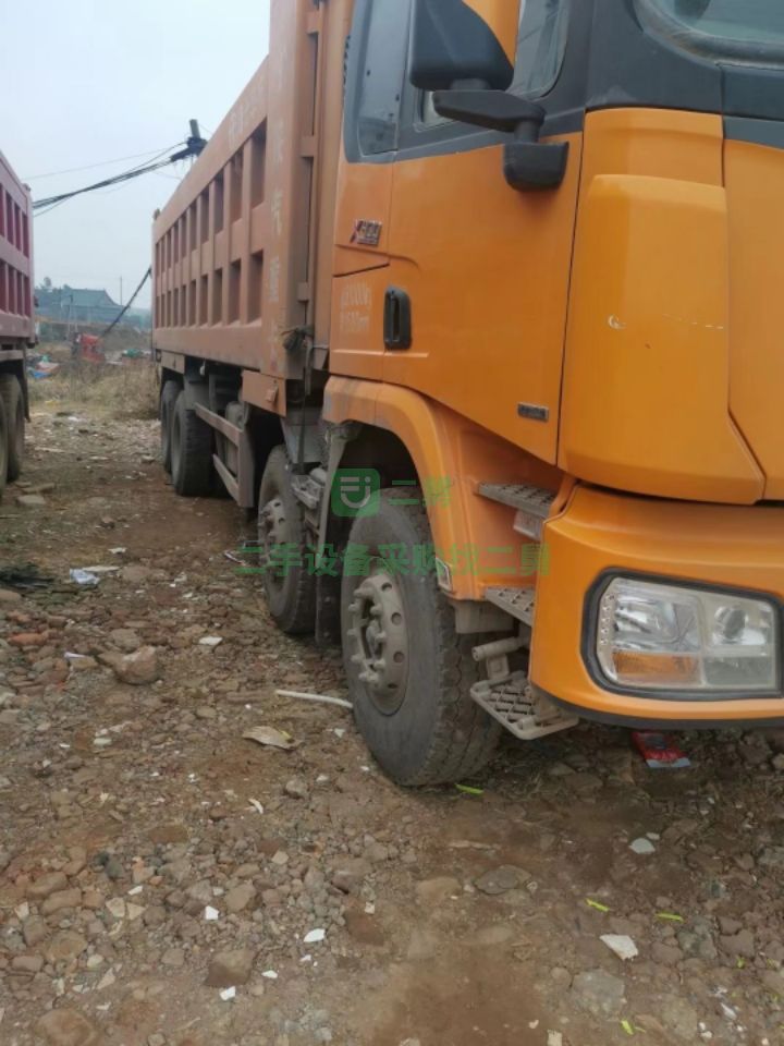出售二手的九成新的430馬力德龍X3000自卸車