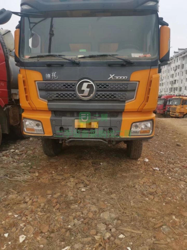 出售二手的九成新的430馬力德龍X3000自卸車