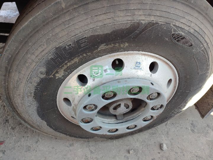 出售19年的一汽解放J7/550馬力牽引車