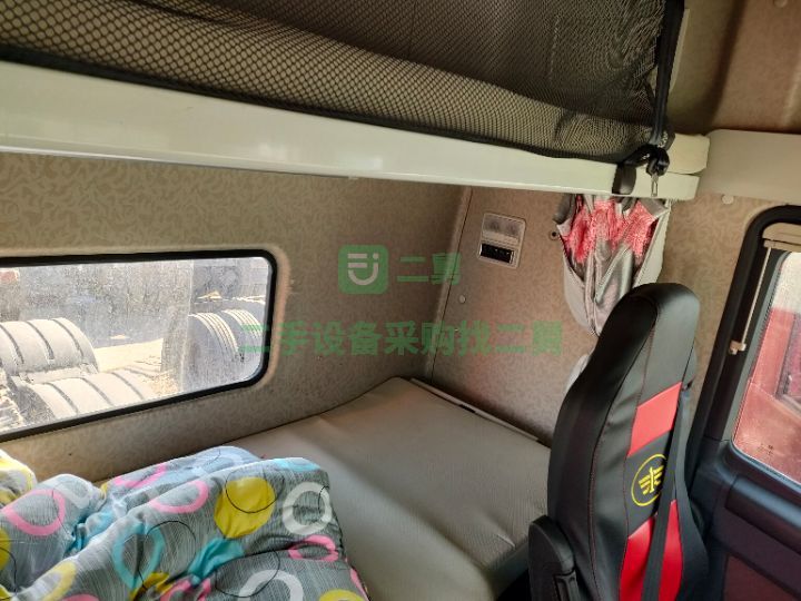 出售19年的一汽解放J7/550馬力牽引車