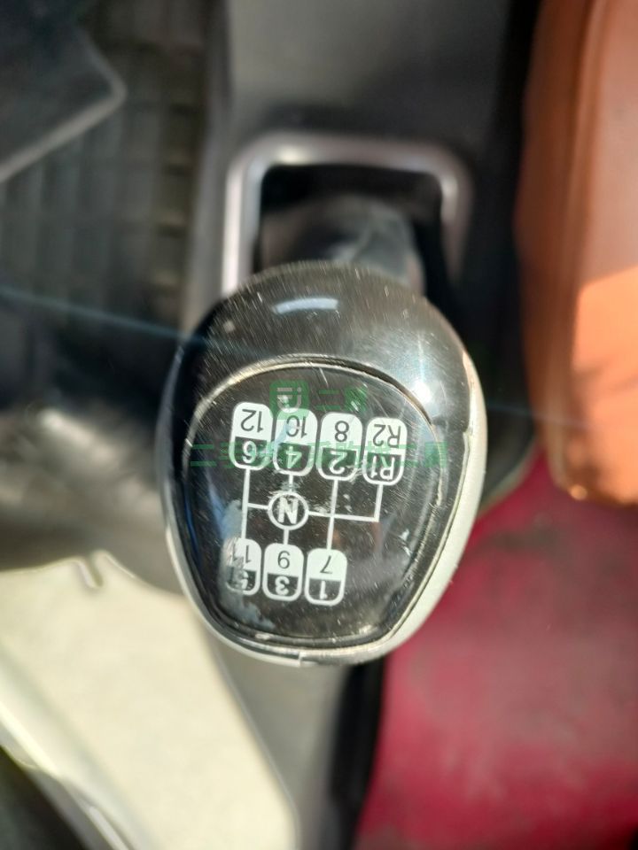 出售二手九成新的重汽豪沃T7H/540馬力牽引車