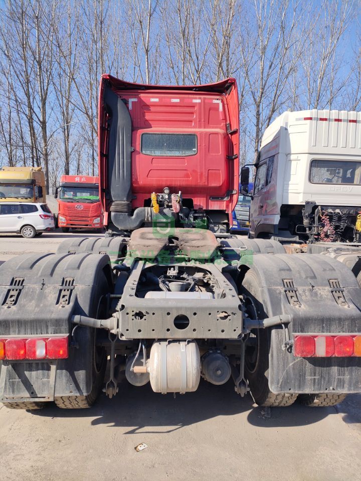 出售二手九成新的重汽豪沃T7H/540馬力牽引車