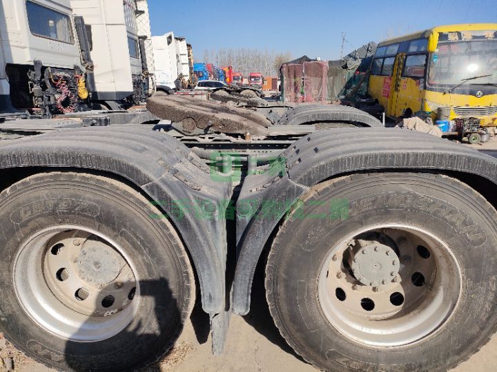 出售二手九成新的重汽豪沃T7H/540馬力牽引車