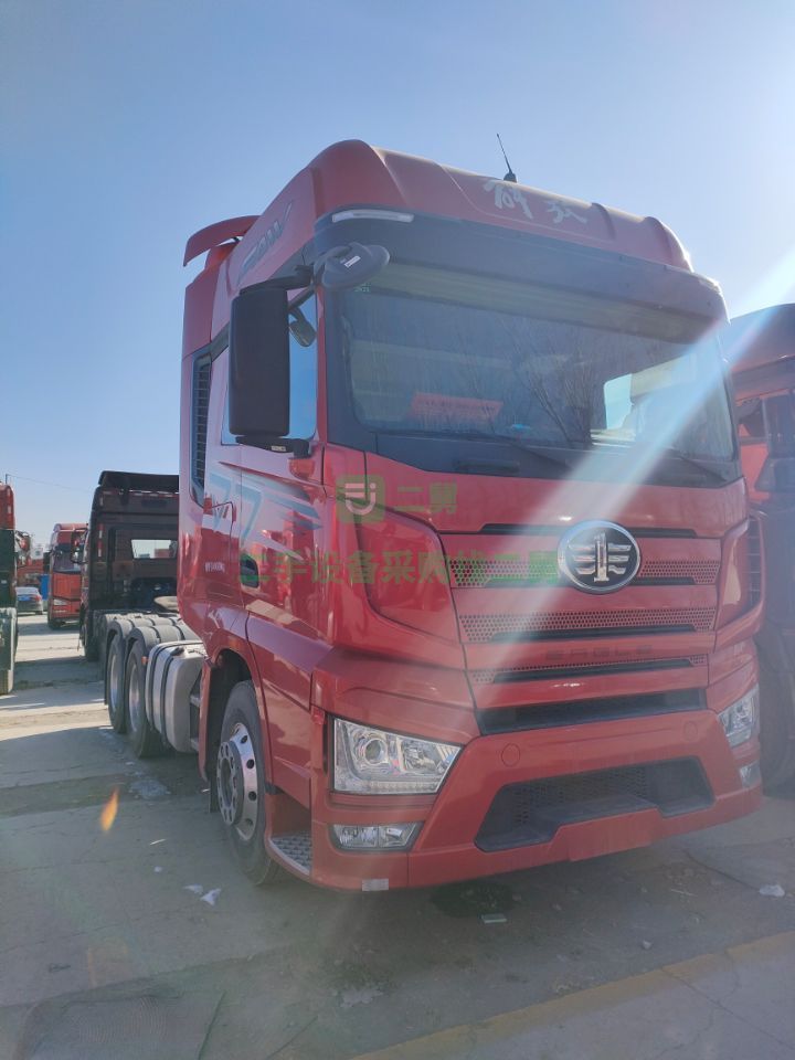 出售19年的一汽解放J7/550馬力牽引車